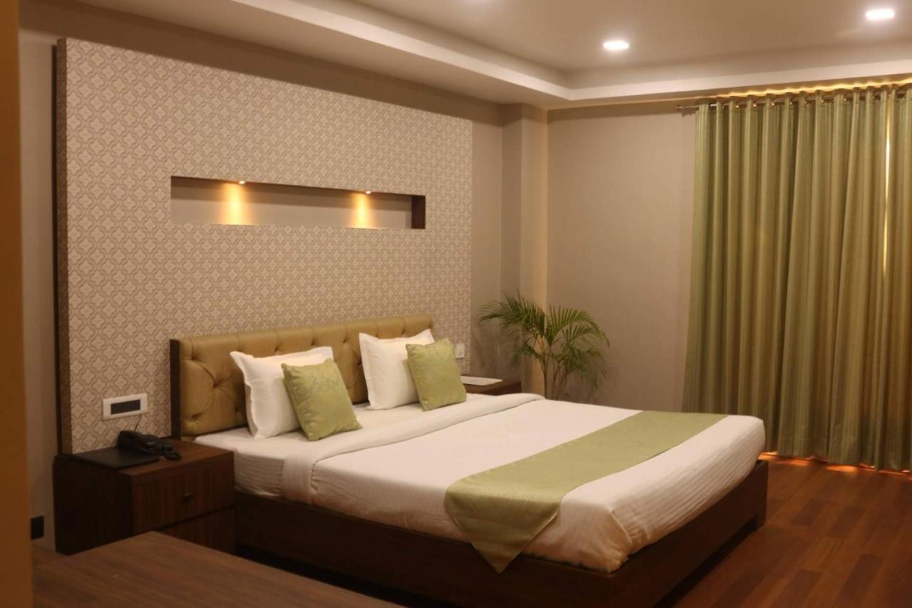 Hotel The Kalyaniz Guwahati Exteriör bild