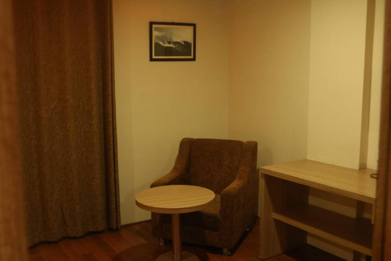 Hotel The Kalyaniz Guwahati Exteriör bild