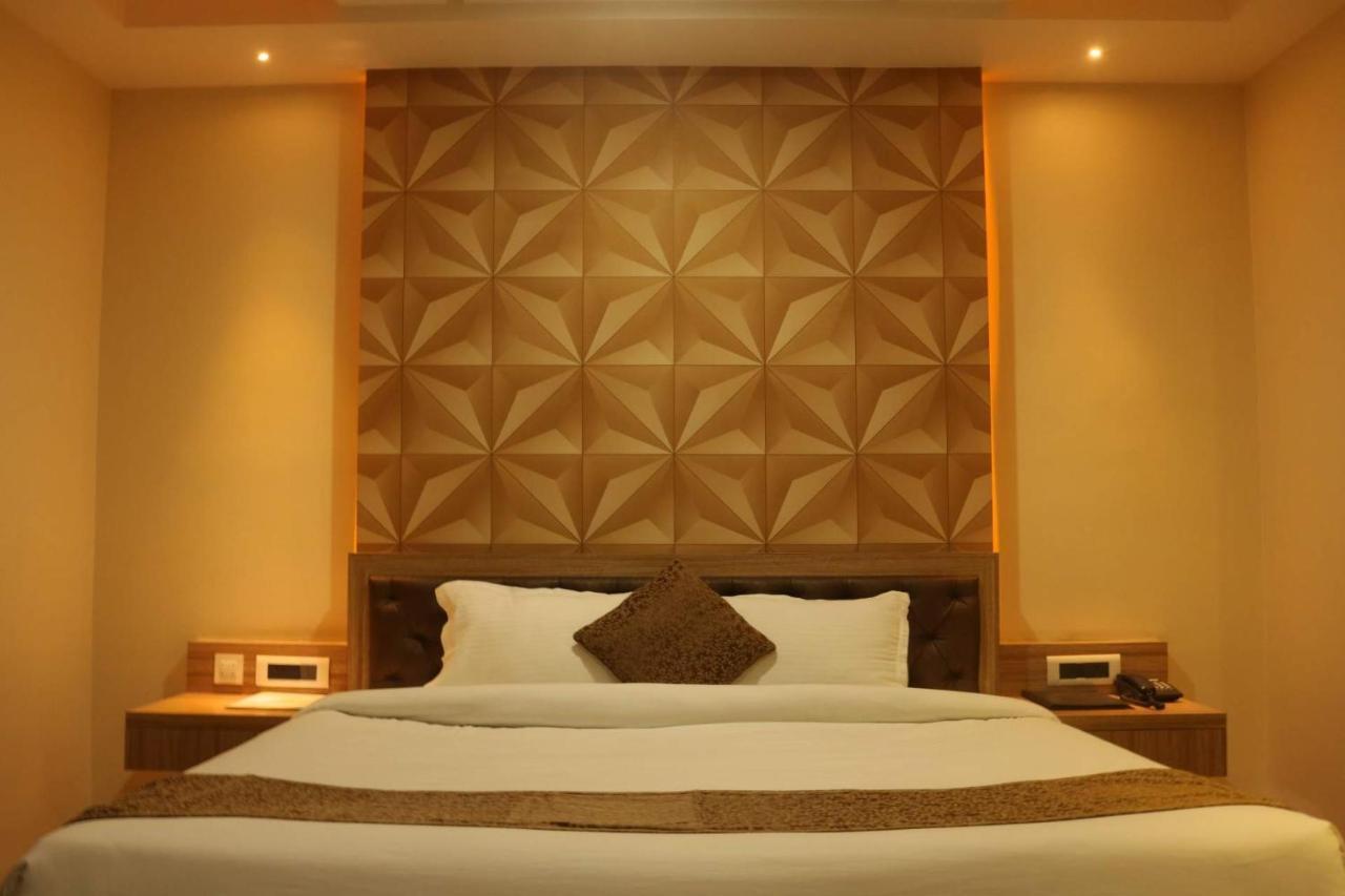 Hotel The Kalyaniz Guwahati Exteriör bild