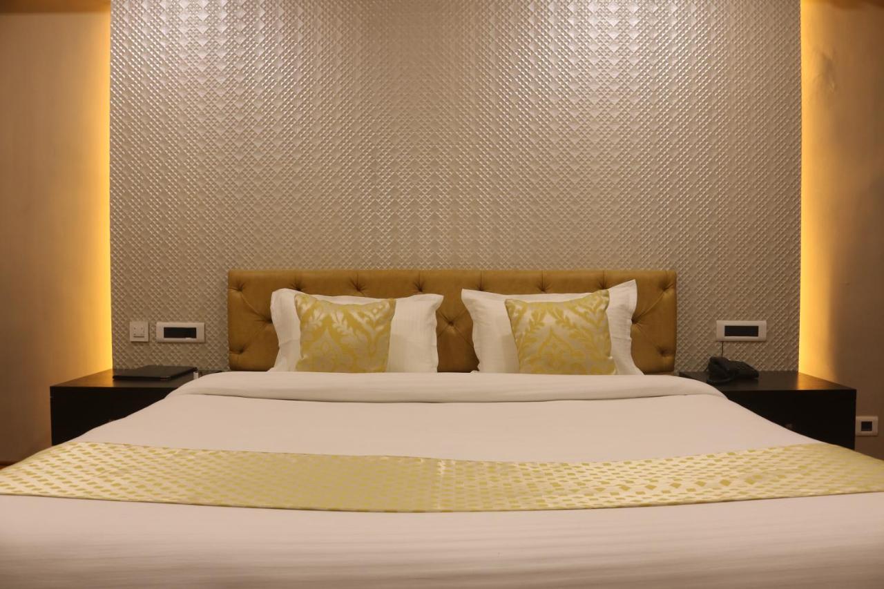 Hotel The Kalyaniz Guwahati Exteriör bild