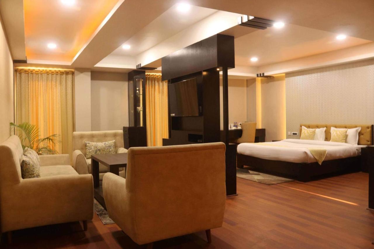 Hotel The Kalyaniz Guwahati Exteriör bild