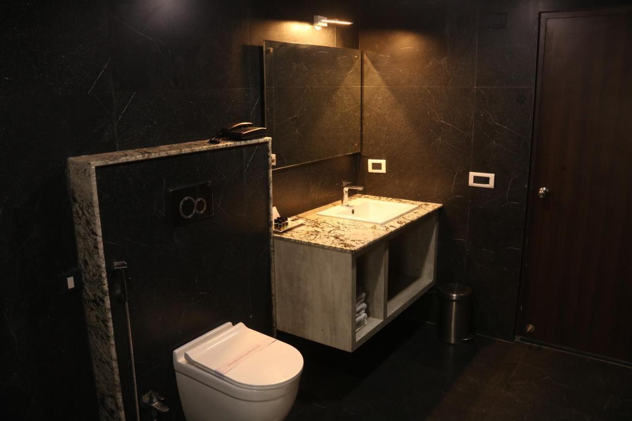 Hotel The Kalyaniz Guwahati Exteriör bild