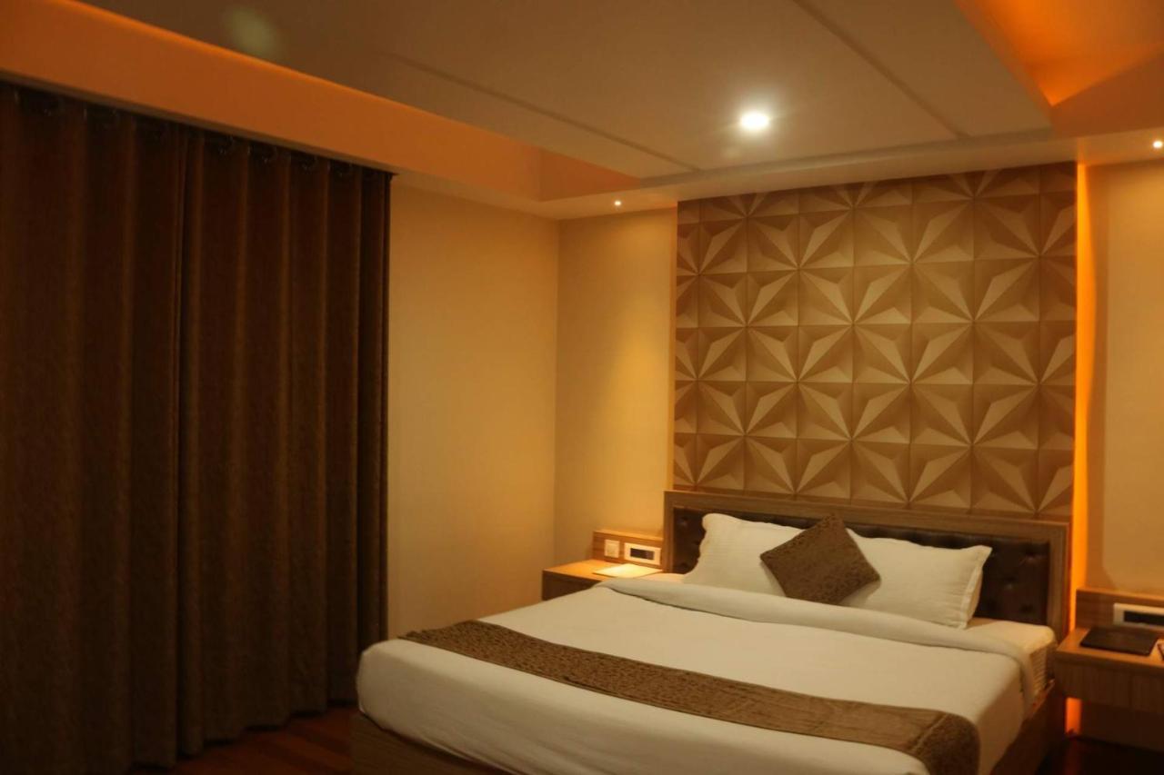 Hotel The Kalyaniz Guwahati Exteriör bild