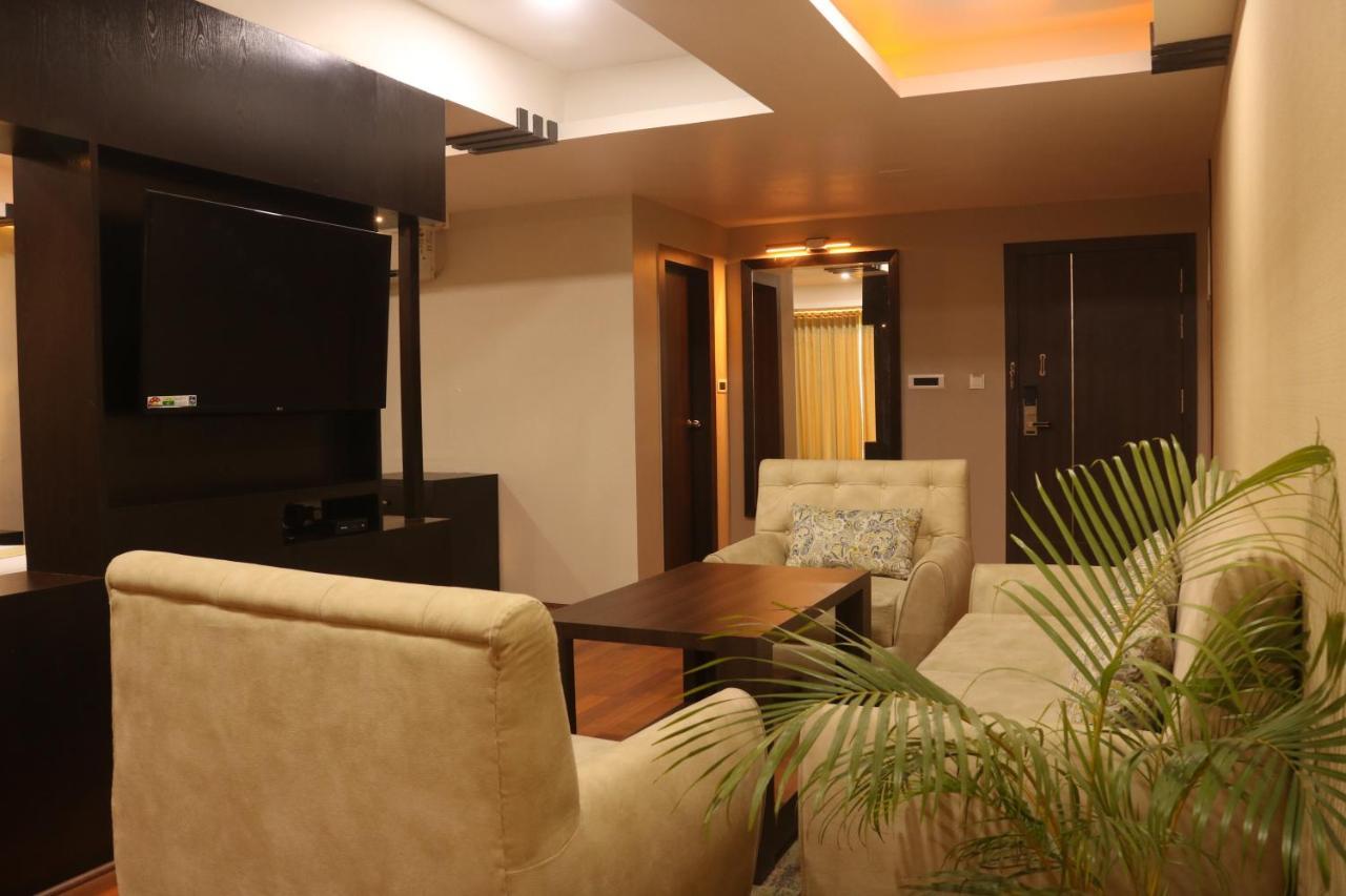 Hotel The Kalyaniz Guwahati Exteriör bild