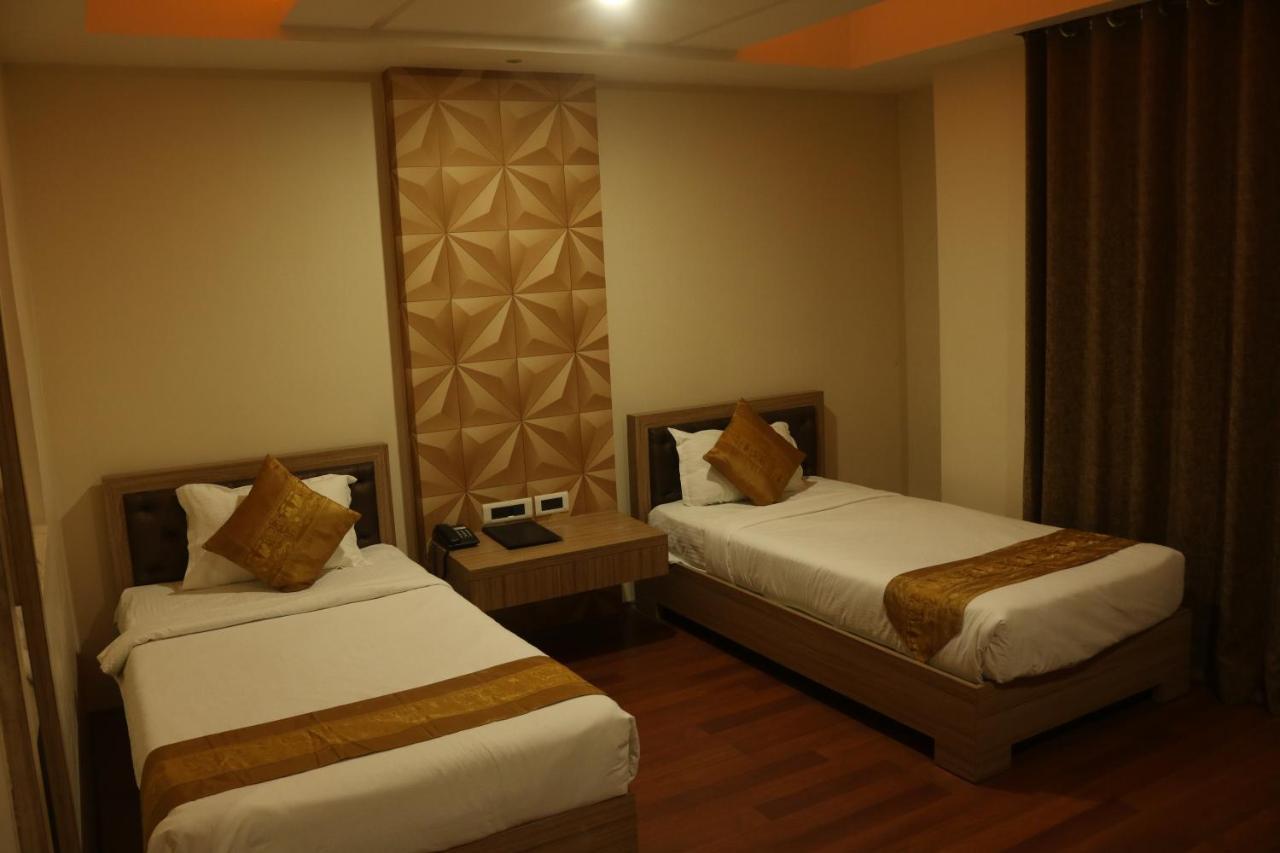 Hotel The Kalyaniz Guwahati Exteriör bild