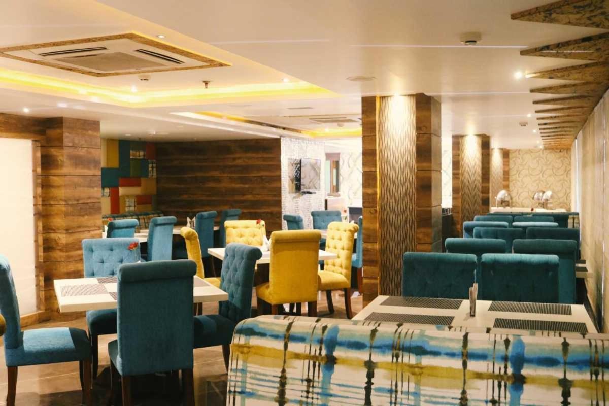 Hotel The Kalyaniz Guwahati Exteriör bild