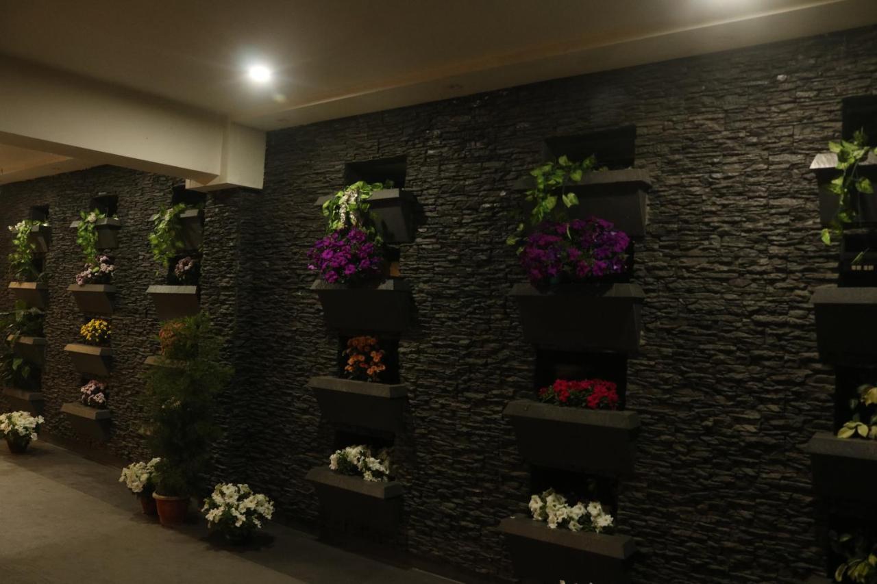 Hotel The Kalyaniz Guwahati Exteriör bild