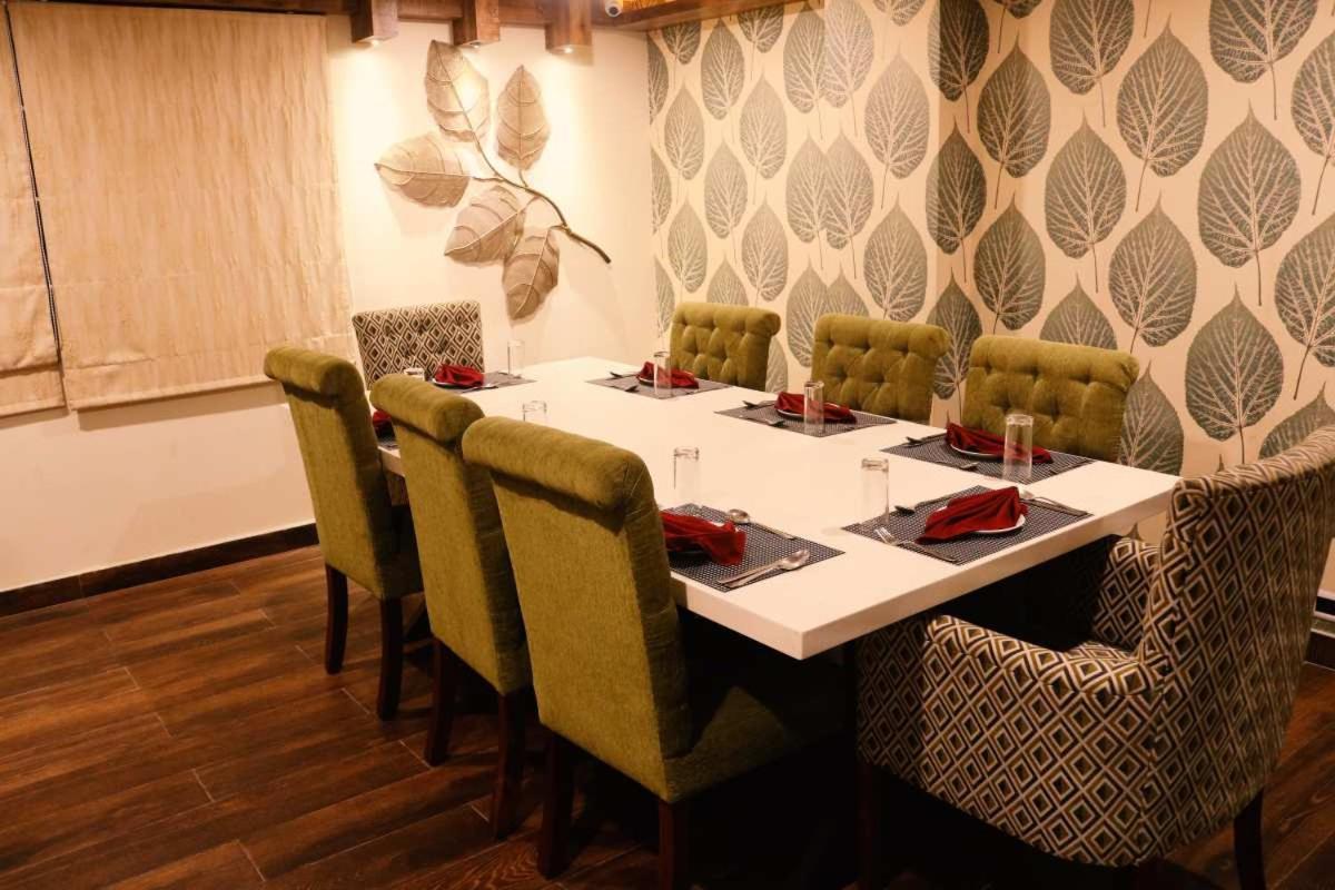 Hotel The Kalyaniz Guwahati Exteriör bild