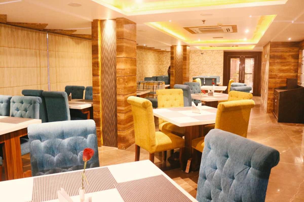 Hotel The Kalyaniz Guwahati Exteriör bild