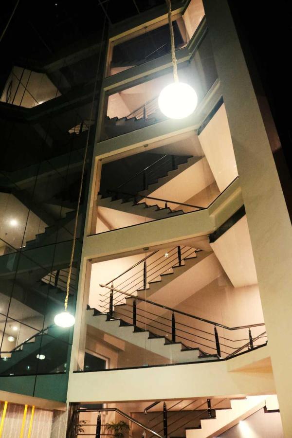 Hotel The Kalyaniz Guwahati Exteriör bild