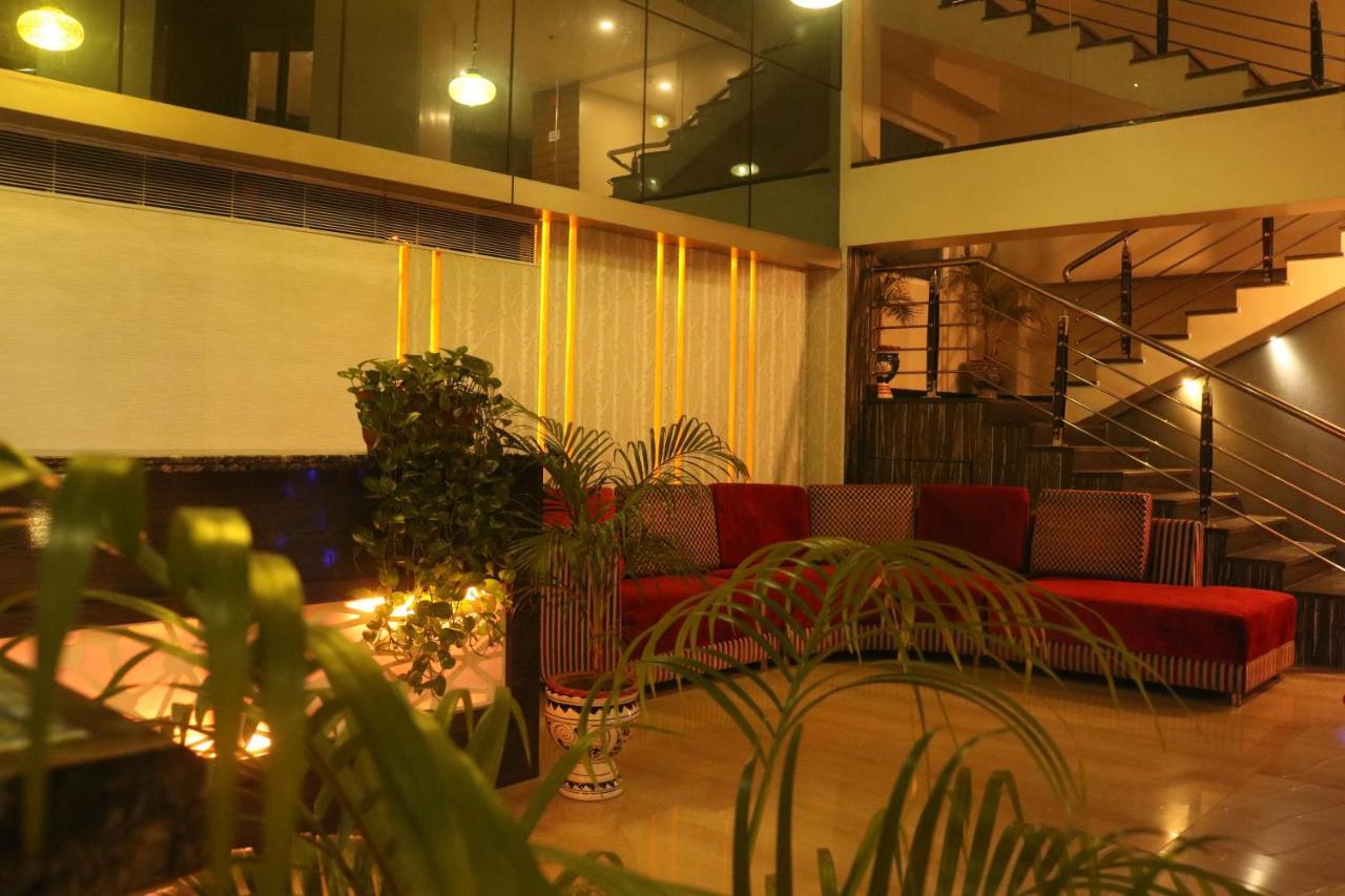 Hotel The Kalyaniz Guwahati Exteriör bild