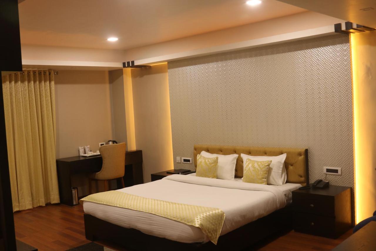 Hotel The Kalyaniz Guwahati Exteriör bild
