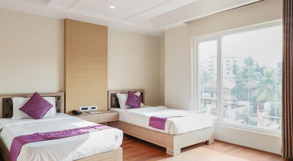 Hotel The Kalyaniz Guwahati Exteriör bild