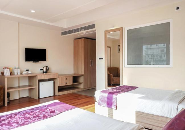 Hotel The Kalyaniz Guwahati Exteriör bild